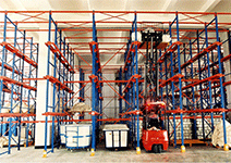 How should I configure pallets for the warehouse storage racking systems?